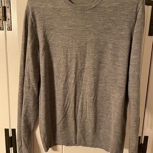 Uniqlo crewneck grey sweater